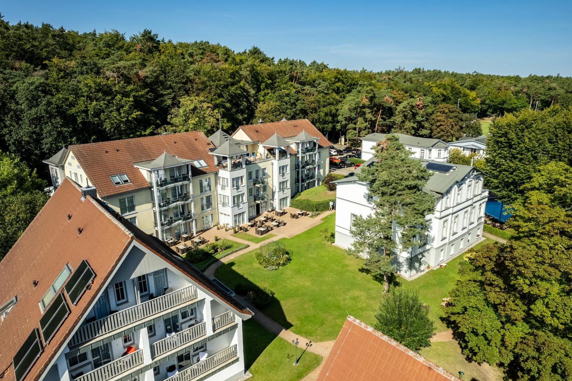 Ostseehotel Villen Im Park - Ein Rovell Hotel Heringsdorf  Exterior photo