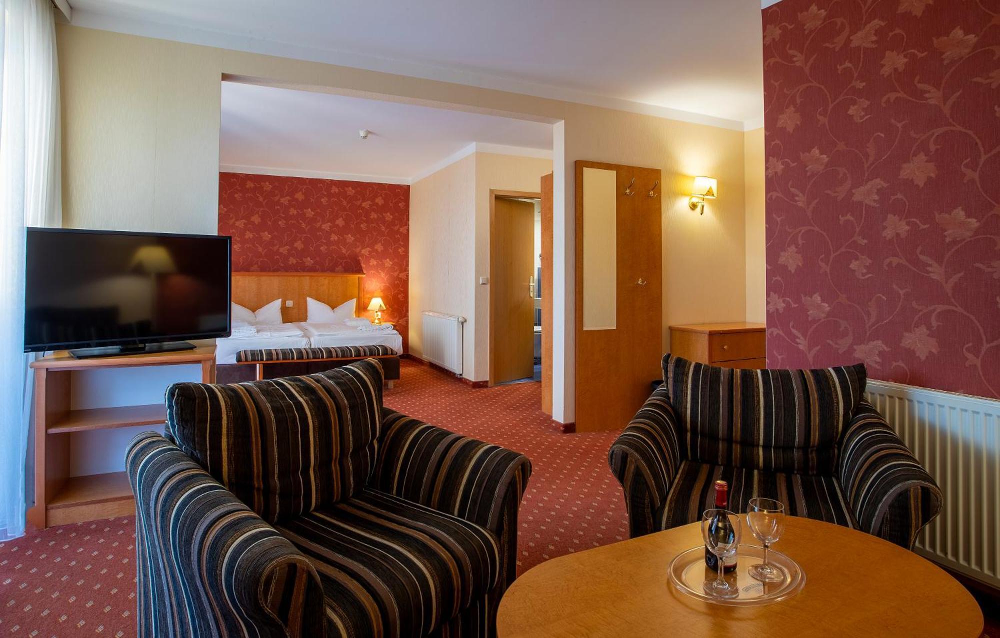 Ostseehotel Villen Im Park - Ein Rovell Hotel Heringsdorf  Exterior photo
